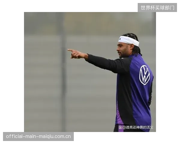 纳格尔斯曼战术板面临调整，格纳布里因股二头肌撕裂赛季报销，边路突击能力受损。